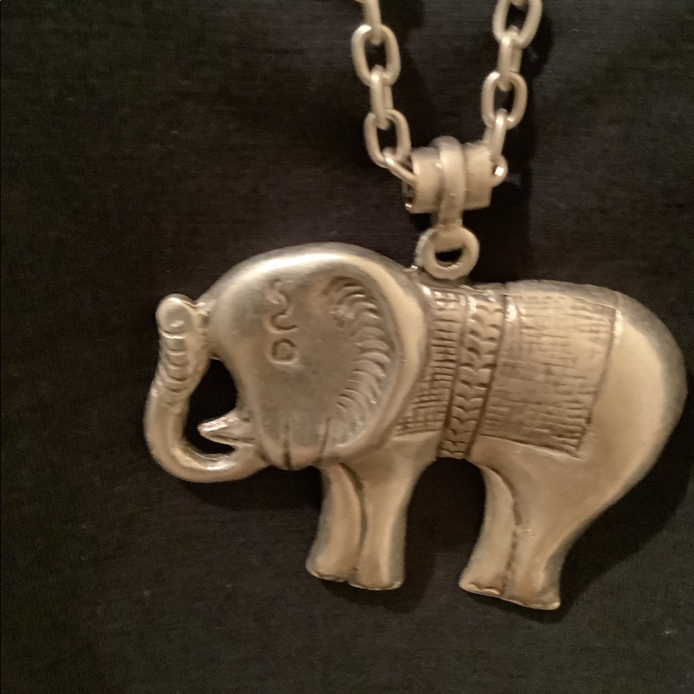 Elephant necklace - Picture 2 of 3